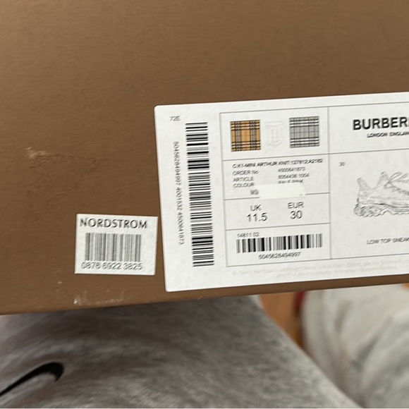 Burberry girls sneaker - Picture 3 of 7
